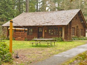 Exterior of the Nature Store at Silver Falls