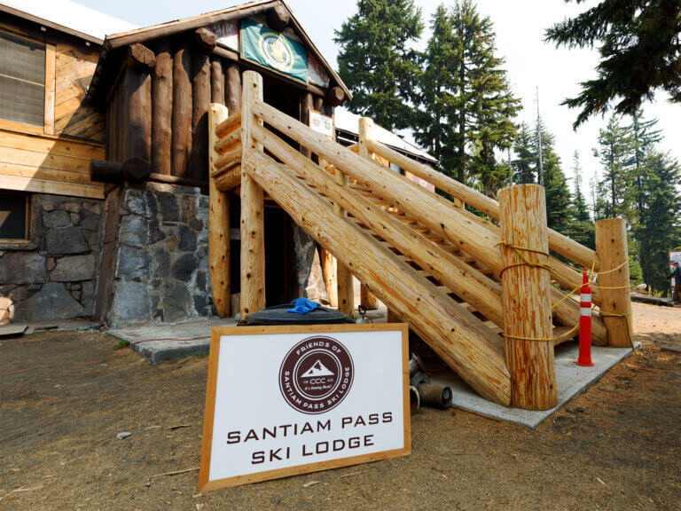 Santiam Pass Ski Lodge grand entrance