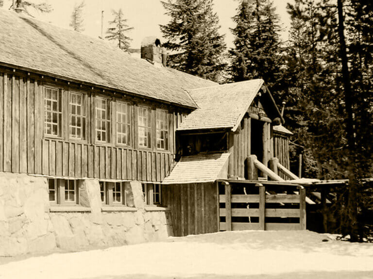 Black and white photo of Santiam Pass Ski Lodge 1940